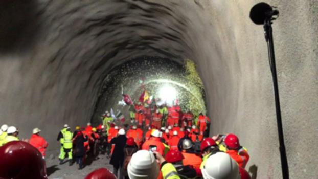 Breakthrough Ceneri Base Tunnel : We look back to an amazing event. Around 1'500 project participants followed the final blast in the west tube of the Ceneri Base Tunnel. The breakthrough took place with great accuracy: the horizontal deviation was 2 cm and vertically 1 cm.