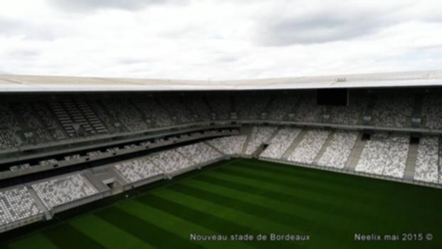 Nouveau stade Bordeaux vu par drone:A quelques jours de son inauguration, le nouveau stade de Bordeaux prend de l'altitude. Des vues aériennes extérieures et intérieures par drone, étonnamment proches d'images de synthèse. Elles soulignent la finesse et l'élégance de la structure imaginée par l'agence internationale d'architecture Herzog & de Meuron.