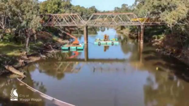 Hampden Bridge removal time lapse - Wagga Wagga:Built in 1895, the historic timber Hampden Bridge over the Murrumbidgee River in Wagga Wagga was removed in 2014 after being closed to traffic in the mid 1990's.
This time lapse video shows the removal process which commenced in May 2014 and was completed in October of the same year. 
More details, images and videos available at:
www.wagga.nsw.gov.au/hampdenbridge