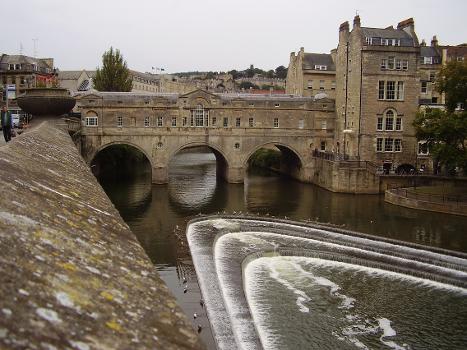 This is an image of the River Avon in Bath, taken in summer 2006.