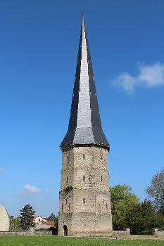 Tour octogonale dite aussi « tour pointue » de l'ancienne abbaye Saint-Winoc édifiée, détruite et reconstruite entre le XIIIe et le XVIIIe siecle à  : Bergues (département du Nord, France).