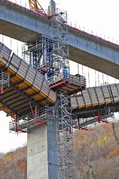 Filstalbrücke:Im Bau befindliche Filstalbrücke; eine 485 Meter lange Eisenbahnüberführung an der Neubaustrecke Wendlingen – Ulm, die über die Schwäbische Alb führt. Mit einer Höhe von 85 Metern wird sie die dritthöchste Eisenbahnbrücke von Deutschland sein.