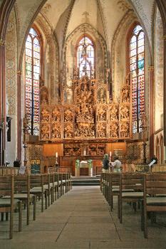 St.-Petri-Dom zu Schleswig, ein mittelalterlicher Sakralbau mit beeindruckender Ausstattung:Bordesholmer Altar: der von 1540 bis 1521 aus Eichenholz gefertigte Altar ist 12,60 Meter hoch und ist mit 362 Figuren der Passionsgeschichte bestückt.