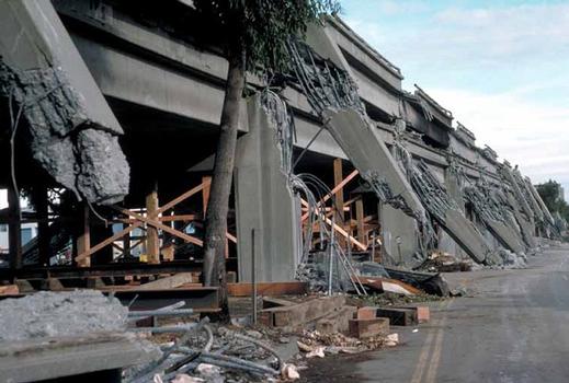 Cypress Street Viaduct suite au Seisme de 1989 - Oakland