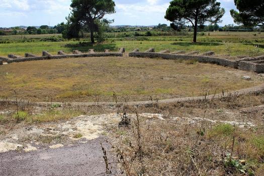 Lucus Feroniae (Italie). Vue de l'amphithéâtre