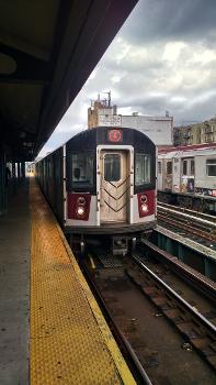4 Train for Manhattan