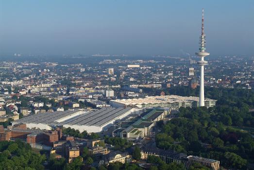 Messehallen und Heinrich-Hertz-Turm in Hamburg-St. Pauli.