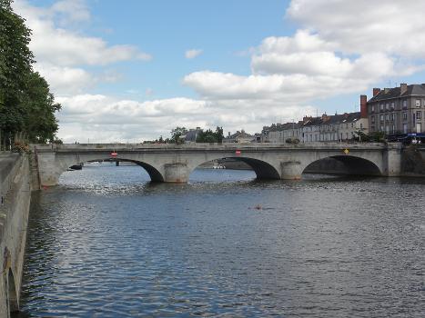 Pont Aristide-Briand, Laval, Mayenne, France.