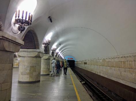 Station de métro Zoloti Vorota
