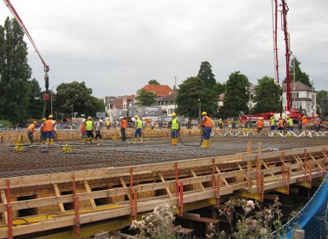 Betonierung der Freiburger Kronenbrücke