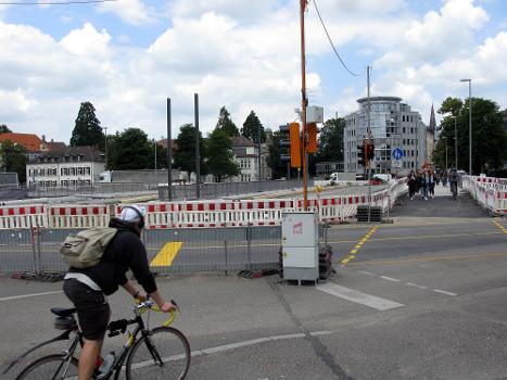 Neubau der Freiburger Kronenbrücke, Fuß- und Radweg östlich der Brücke