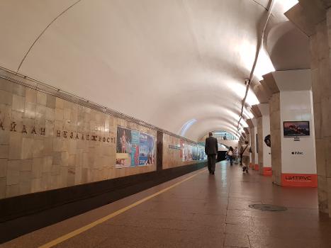Maydan Nezalezhnosti Metro Station platform