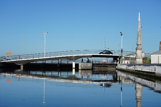 Canal das Pirâmides Movable Bridge