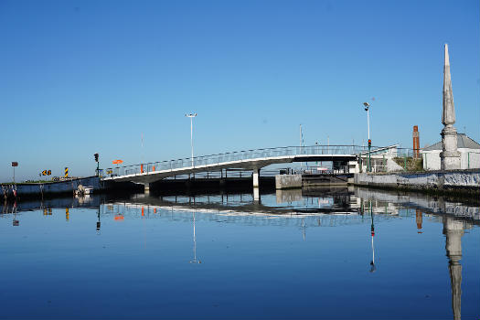 Canal das Pirâmides Movable Bridge