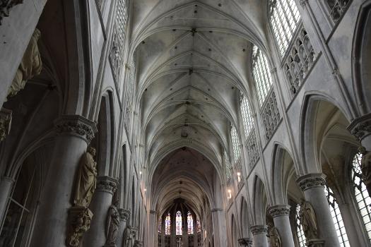 Vue de la cathédrale Saint-Rombaut, à Malines (Mechelen) en Belgique