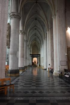 Vue de la cathédrale Saint-Rombaut, à Malines (Mechelen) en Belgique