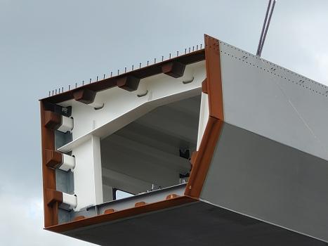 Bauphase der neuen Leverkusener Brücke, linksrheinisch.