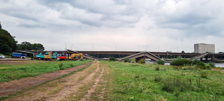 The Carola Bridge on the morning after the emergency explosive demolition