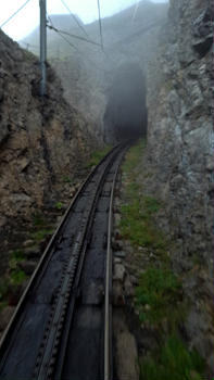 Die Bahn fährt auf einer 4,618 km[2] langen Schmalspurstrecke (Spurweite 800 mm) und überwindet eine Höhendifferenz von 1635 m. Es finden sich auch Längenangaben von 4,27 Kilometer[3], was sich auf das Längenmass der Basis beziehen wird, wie sie bei Vermessungen üblich ist. Die maximale Steigung von 48 % macht sie zur steilsten Zahnradbahn der Welt. Da bei dieser Steigung bei herkömmlichen Zahnstangen mit vertikalem Eingriff die Gefahr des Aufkletterns des Zahnrades aus der Zahnstange besteht, entwickelte Eduard Locher speziell für diese Bahn eine Zahnstange mit seitlichem Eingriff (Zahnradsystem Locher). Wegen dieser Zahnstange ist die Verwendung herkömmlicher Weichen nicht möglich − stattdessen werden Schiebebühnen und Gleiswender verwendet. Die Pilatusbahn wird von Mai bis November betrieben. Es stehen 8 Triebwagen Bhe 2/2 der Baujahre 2022 bis 2023 in Betrieb, die in Doppeltraktion verkehren. In Alpnachstad besteht Anschluss an die Züge der Zentralbahn wie auch an den Schiffsverkehr von Luzern her.