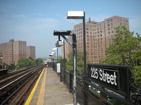 225th Street Subway Station (White Plains Road Line)