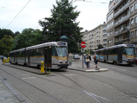 PCC 7900 sur la ligne 25 à l'arrêt Marie-José