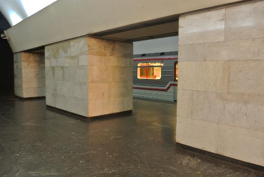 Metrobahnhof 300 Aragveli
