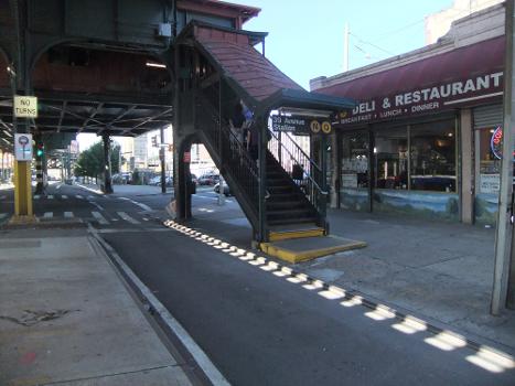 Stair at 39th Avenue and 31st Street to the Astoria Line station