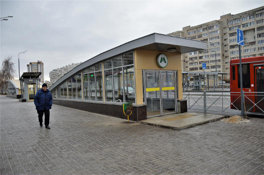 Imänlek/Dubravnaya Metro Station