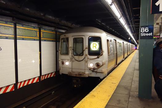 A Bay Ridge–95th Street-bound R local train arriving at the 86th Street BMT Fourth Avenue Line station in Bay Ridge, Brooklyn