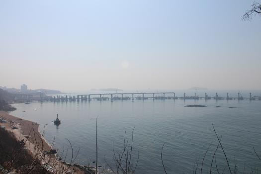Pont sur la baie de Xinghai
