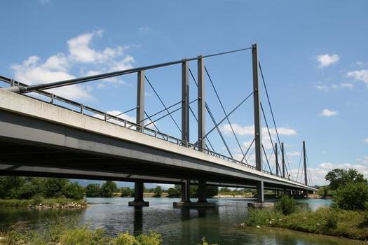 Autobahnbrücke der A5 bei Grenchen/Arch über die Aare (Schweiz)