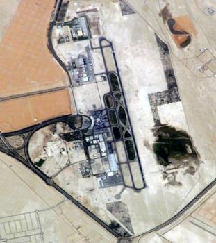 Flughafen Abu Dhabi vom Weltraum aus gesehen.