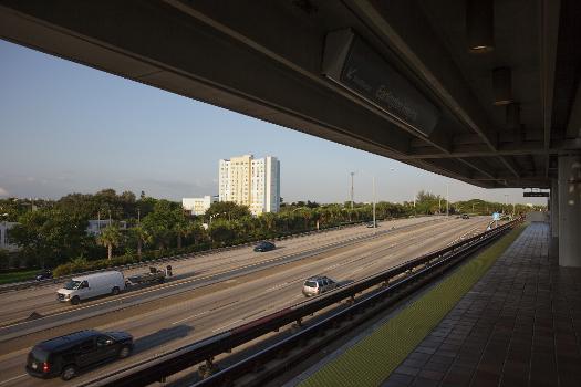 The Airport Expressway (SR 112) as seen from the Earlington Heights Metrorail station platform