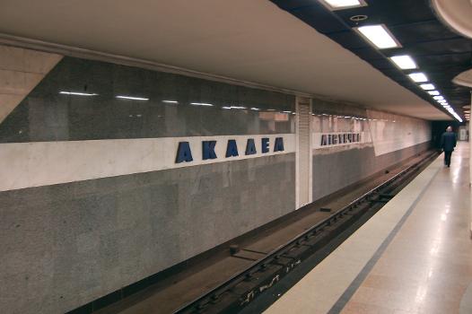Metrobahnhof Akademmistechko