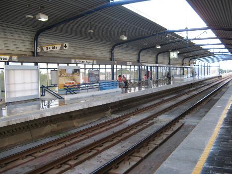 Alfonso Reyes Metro Station