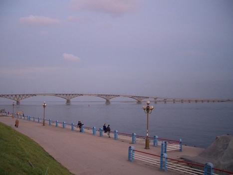 Wolgabrücke Saratow