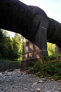 Aquädukt über den Trepsenbach bei Rempen von Robert Maillart, erbaut 1923; Schwyz, Schweiz