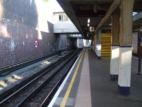 Arnos Grove tube station looking south from southbound through platform
