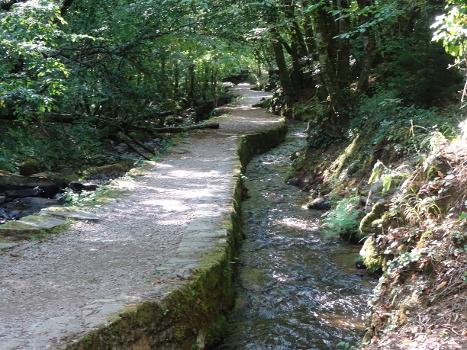 Canal des moines (Obazine) : La construction du canal par les moines de l'abbaye cistercienne d'Aubazine commence en l'année 1142.