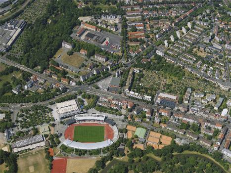 Vogelperspektive über Kassel : Zu sehen sind unter anderem von links nach rechts die Auepark Großsporthalle, die Eissporthalle, das Auestadion, sowie oben die Jäger-Kaserne