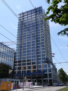 Baufortschritt am Baloise Hochhaus in Basel im Juni 2019.