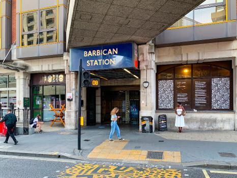 Stationseingang der Tube-Station Barbican