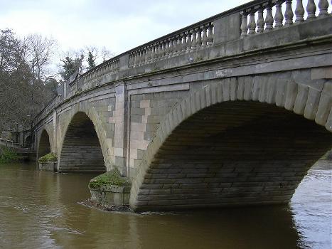 Bewdley Bridge(photographer: Loganberry)