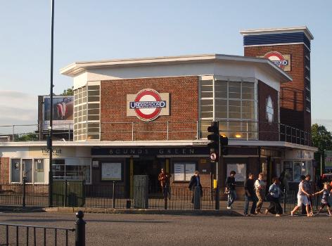 Bounds Green tube station building