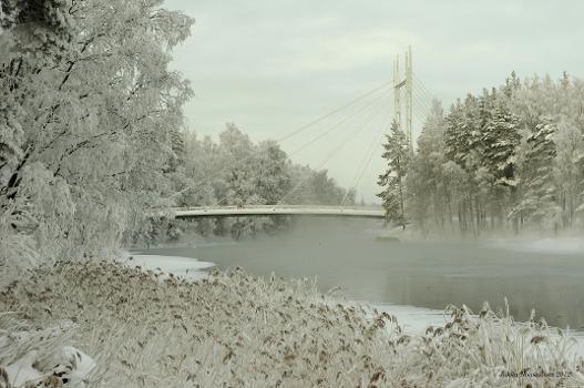 Pedestrian and bicycle bridge over the river near the center of Äänekoski at a temperature of -24 °C