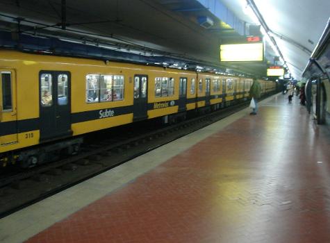 Metrobahnhof Diagonal Norte