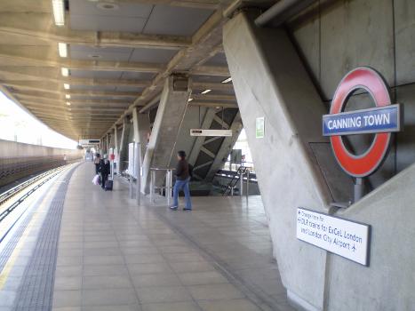 Jubilee Line platform of Canning Town Station
