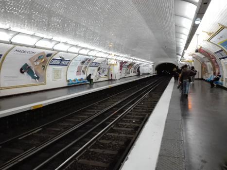 Quais de la station Cardinal Lemoine de la ligne 10 du métro de Paris