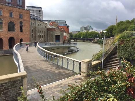 Castle Bridge, Bristol:Seen from the southern side of Castle Green, the footbridge across the Floating Harbour connects the park and the Finzels Reach development.