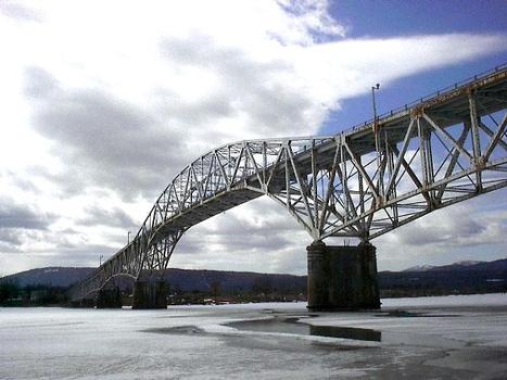 Champlain Bridge, connecting the states of Vermont and New York over Lake Champlain